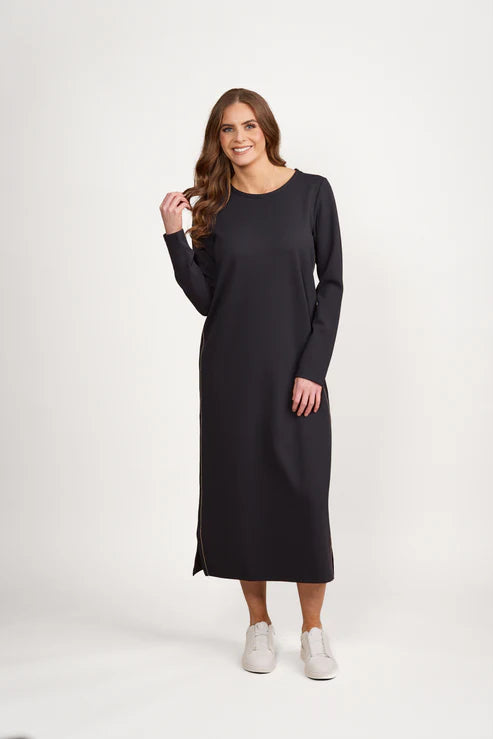 Vassalli Long Sleeve Knit Dress W Tieback & contrast stitch Detail Ink/Cream