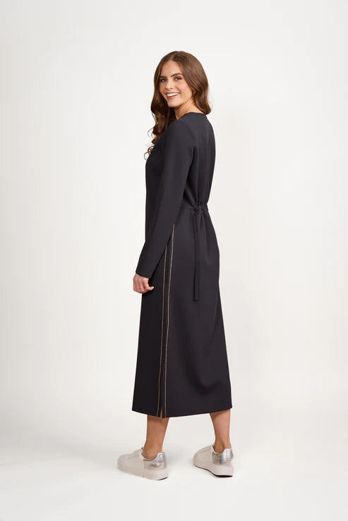 Vassalli Long Sleeve Knit Dress W Tieback & contrast stitch Detail Ink/Cream