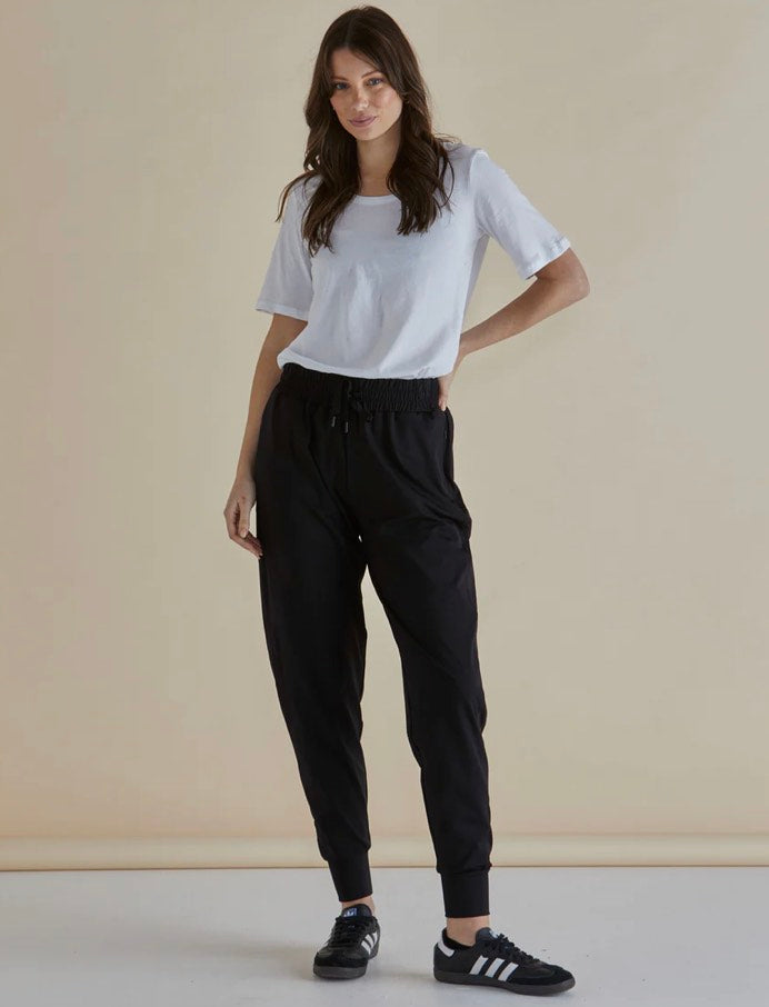 Betty Basics Cara Travel Jogger Black