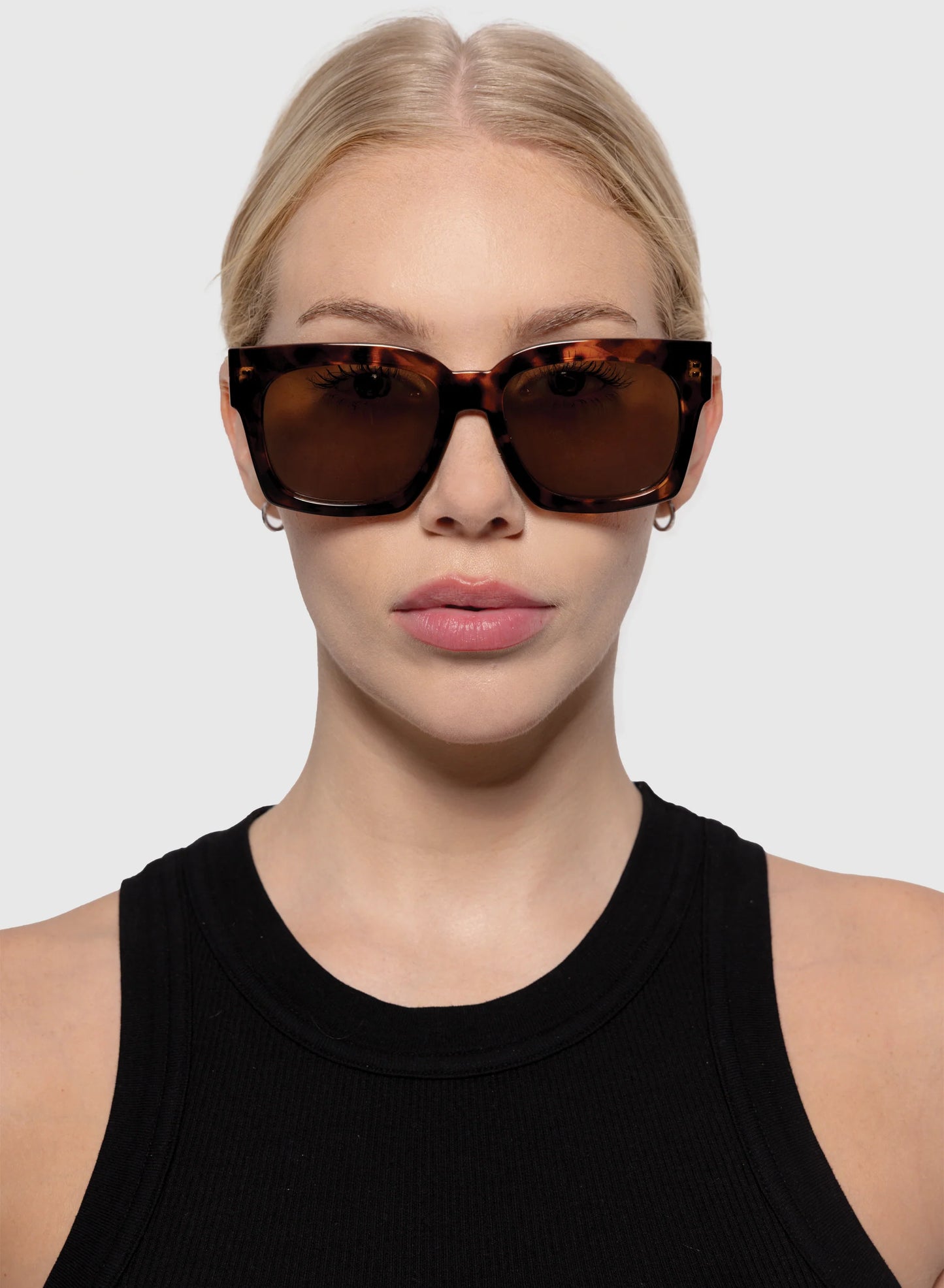 Otra Alba Tort/Brown Sunglasses