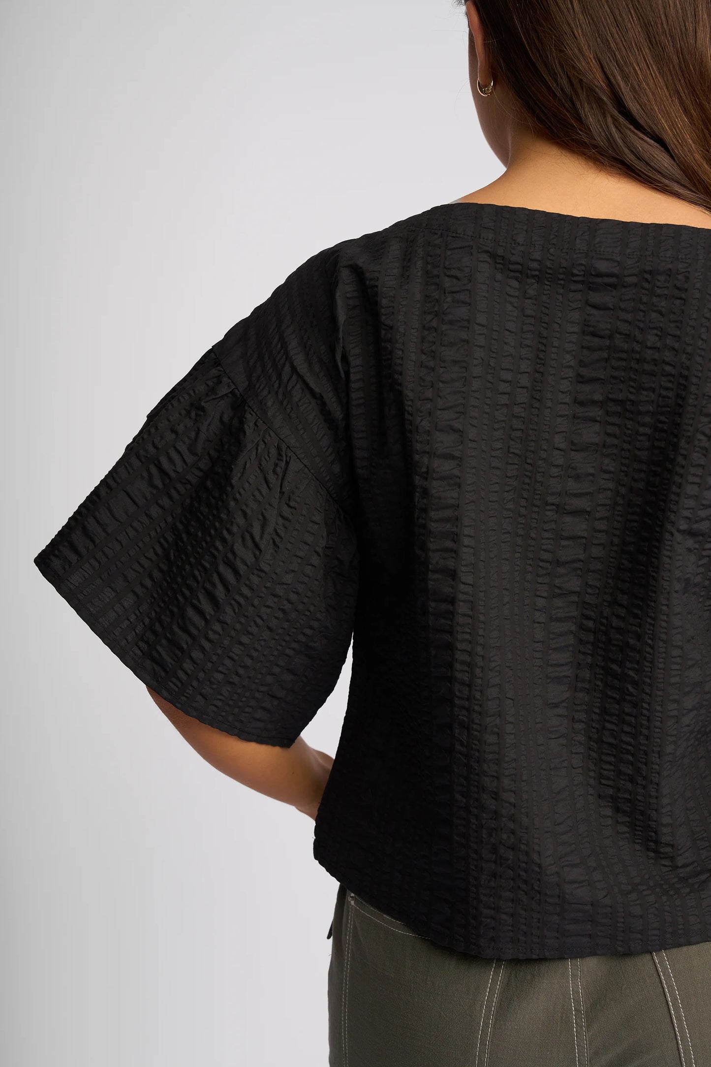 Knewe Brooke Top Black Texture