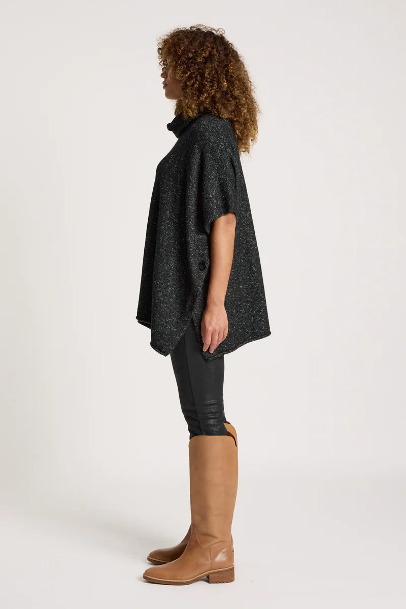 Eb + Ive Zarda Poncho Black OS