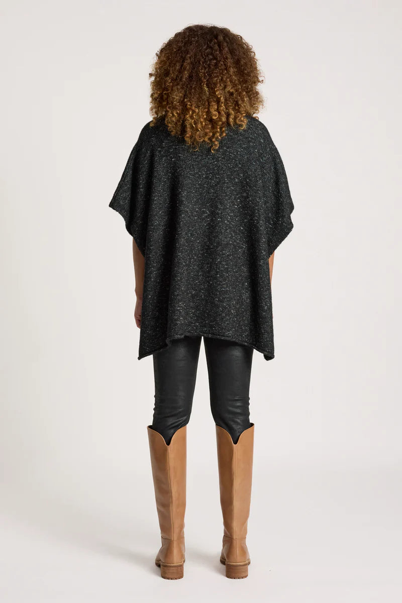 Eb + Ive Zarda Poncho Black OS