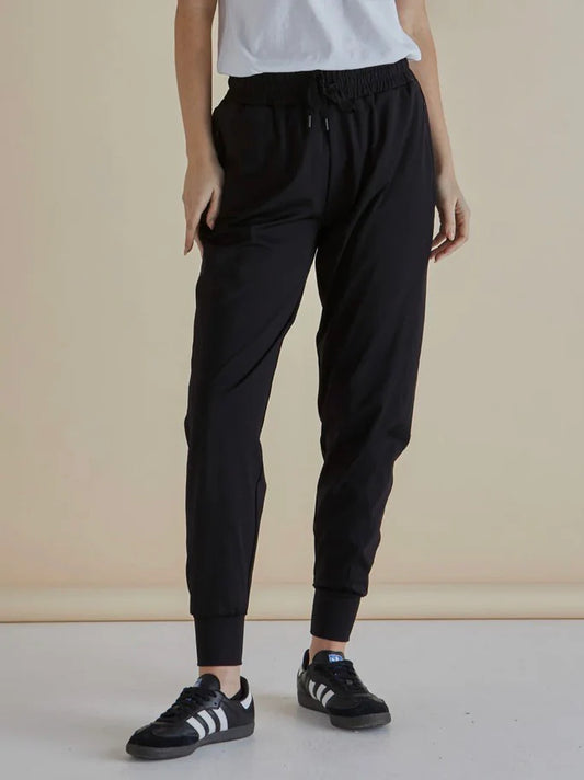 Betty Basics Cara Travel Jogger Black